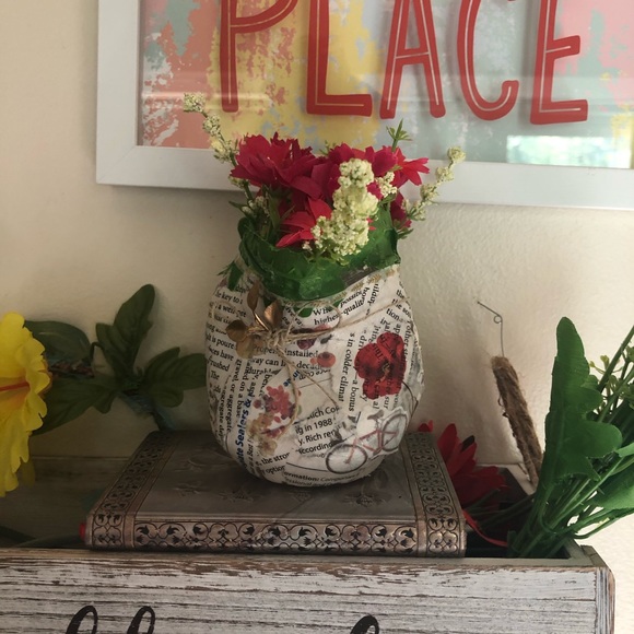 Whimsical Curvy Faux Floral Decor Jar - Picture 5 of 16